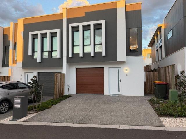 Townhouse for rent in Fernbrook, Queensland