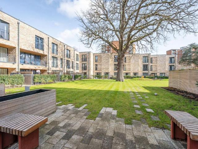 Apartment for rent in Southfields, Greater London