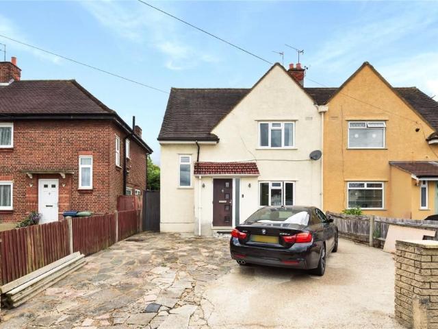 Apartment for rent in Little Stanmore, Greater London