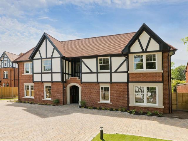 Apartment for rent in Blackhills, Surrey