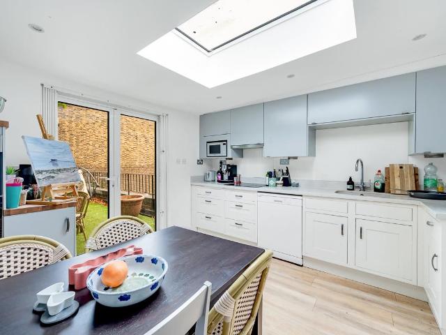 Apartment for rent in Shepherd's Bush, Greater London
