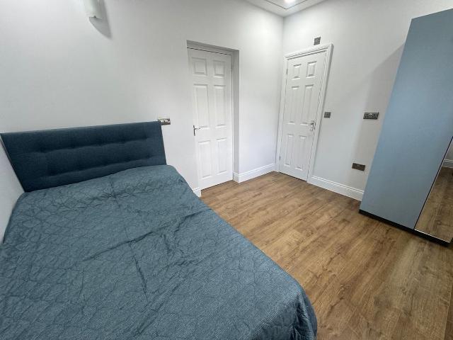 Room for rent in Gants Hill, Greater London