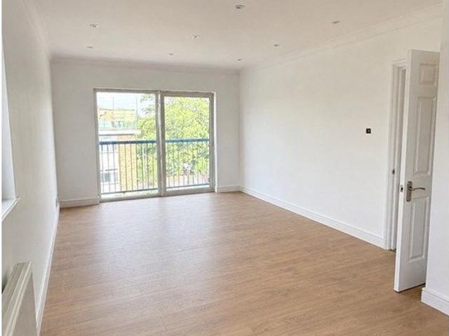 House for rent in London Borough of Merton, Raynes Park
