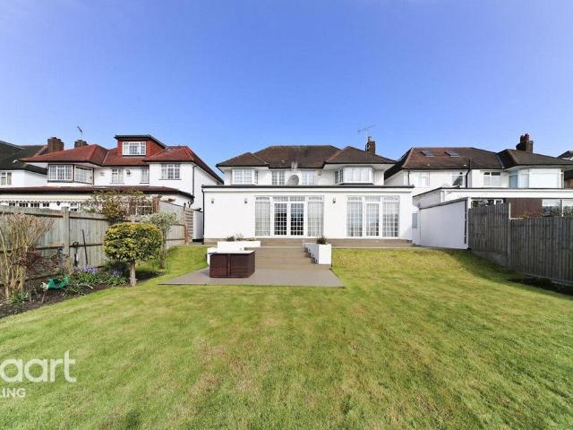 House for rent in London Borough of Ealing, Park Royal
