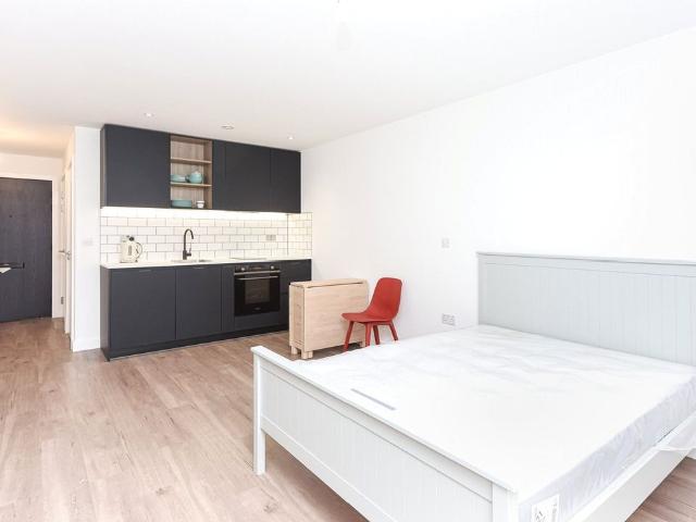Studio for rent in Colindale, Greater London