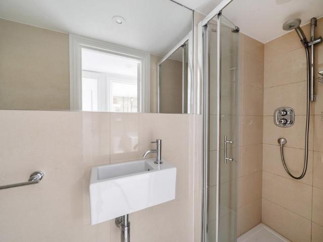 House for rent in Brompton, Greater London