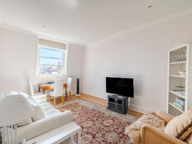 Apartment for rent in Brompton, Greater London