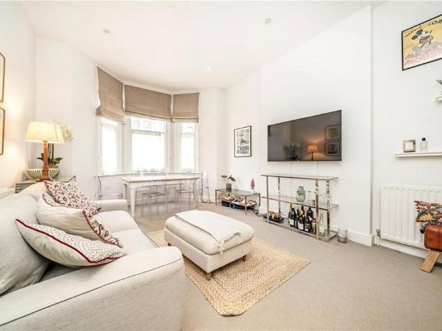 House for rent in Brompton, Greater London