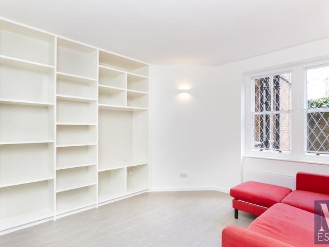 Apartment for rent in West Kensington, Greater London