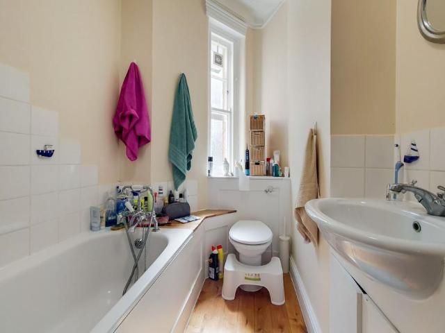 Apartment for rent in West Kensington, Greater London