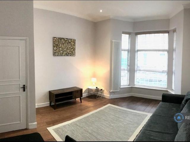 Apartment for rent in West Kensington, Greater London