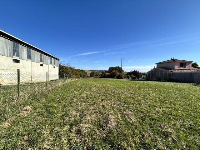 Terrain vente à Castelsarrasin, Beaumont-de-lomagne