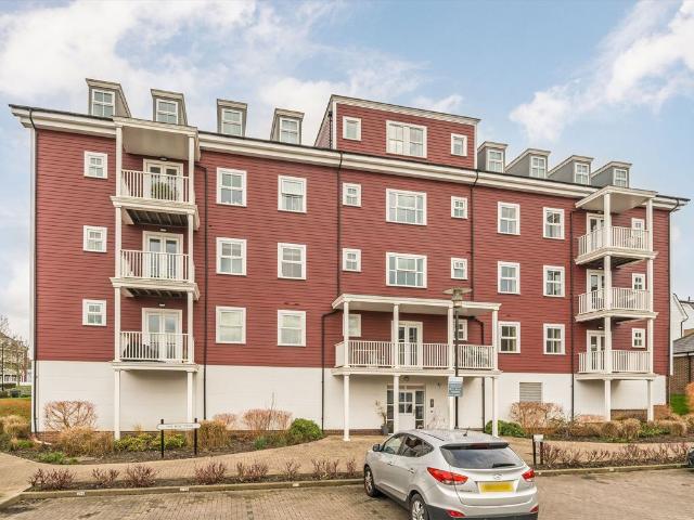Apartment for rent in The Hamptons, Greater London