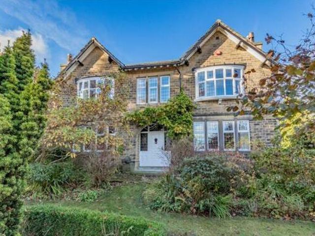 House for sale in Huddersfield, West Yorkshire