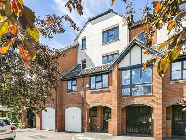 House for sale in Isleworth, Greater London