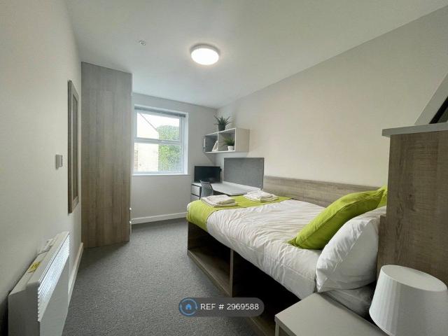 Room for rent in Dalton, Almondbury
