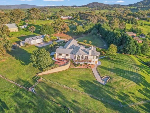 Cottage for sale in South Bowenfels, New South Wales