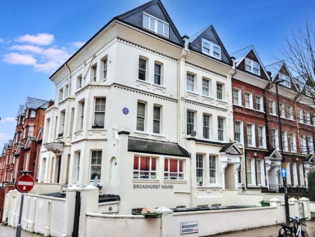 Apartment for rent in Swiss Cottage, Greater London