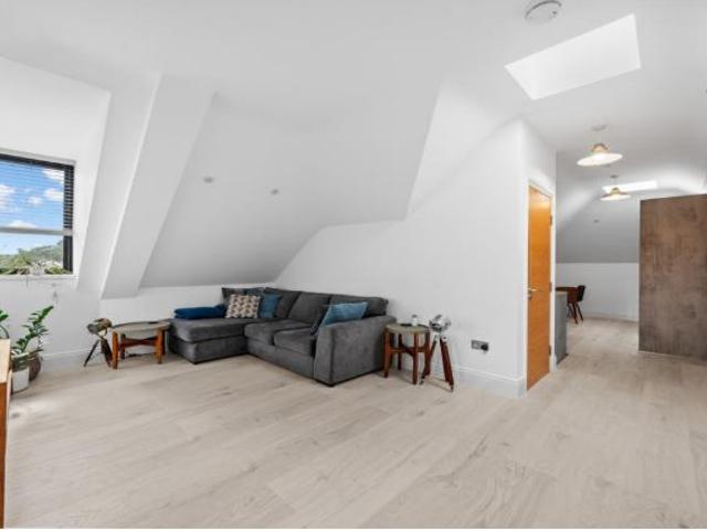 Apartment for rent in Worcester Park, Greater London