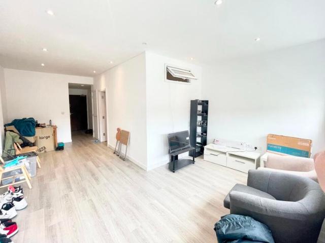 Apartment for rent in Lane, Greater London