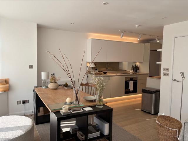 Apartment for rent in Colney Hatch, Greater London
