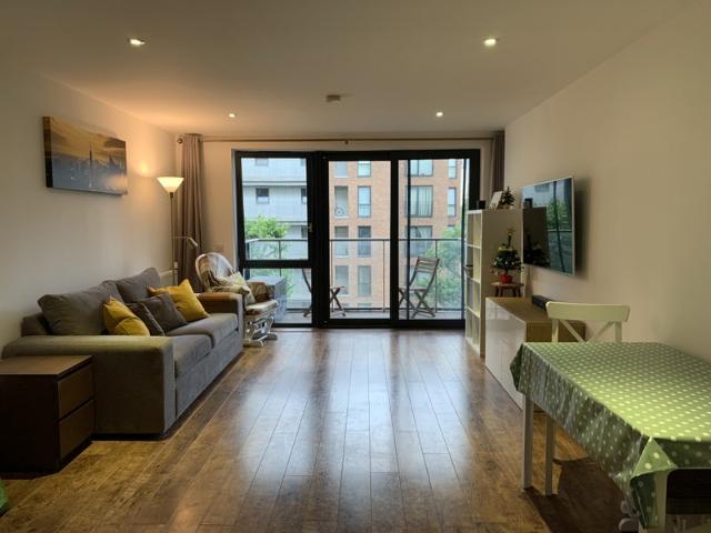 Apartment for rent in Poplar Grove, Greater London