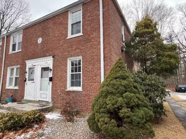 Condo for rent in Manchester