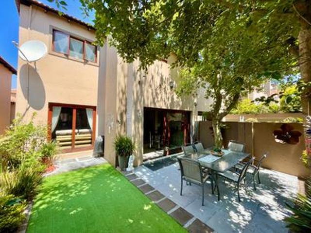 Townhouse for sale in Krugersdorp, Mogale City Local Municipality