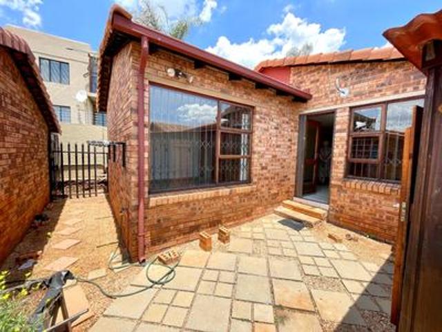 Townhouse for sale in Krugersdorp, Gauteng