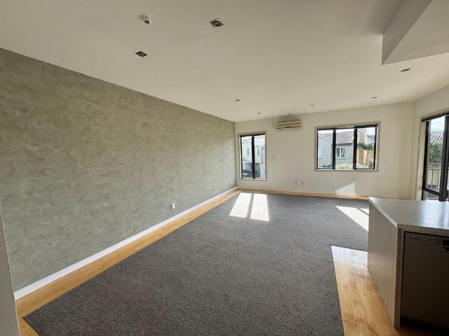 Apartment for rent in Paremoremo