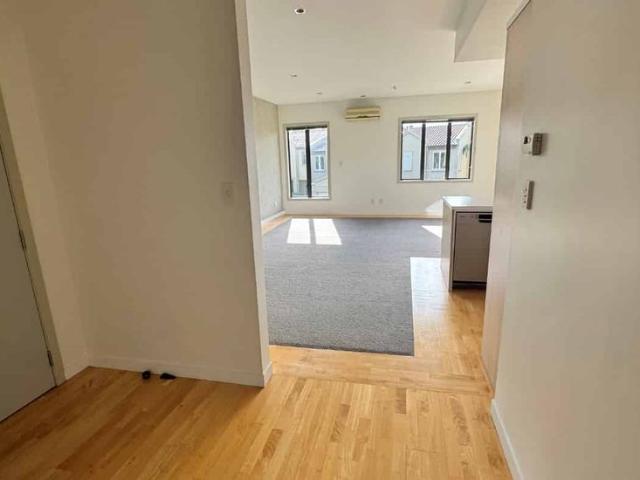 Apartment for rent in Paremoremo