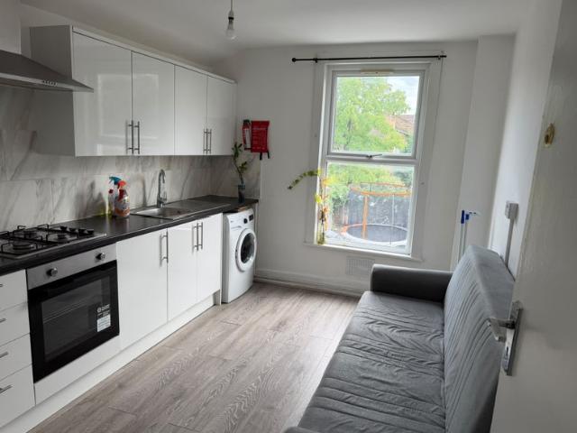 Apartment for rent in Clapton Park, Greater London