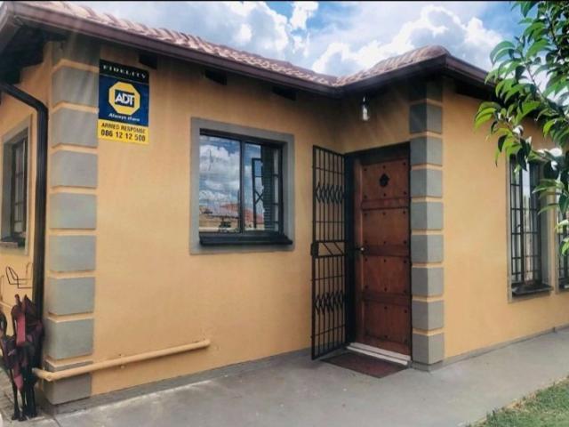House for rent in Waterkloof, Gauteng