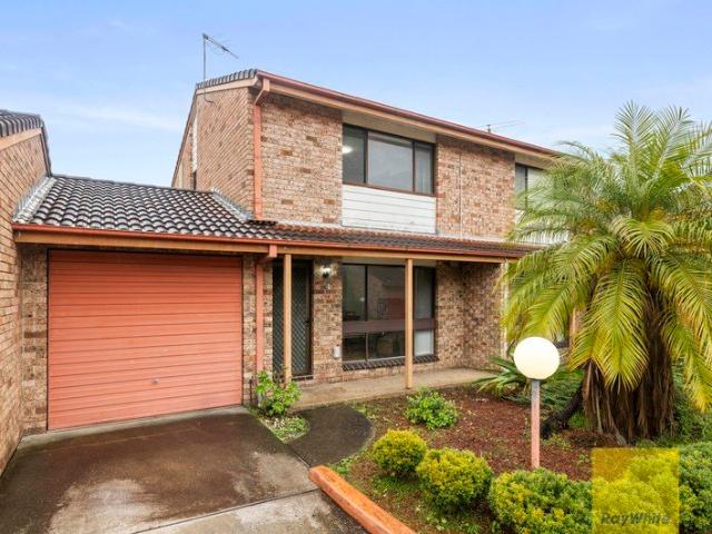 Townhouse for rent in Lurnea, Sydney