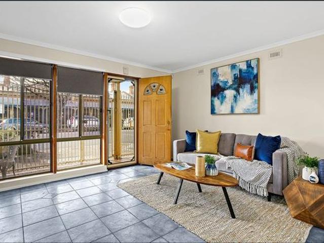 Townhouse for rent in Adelaide