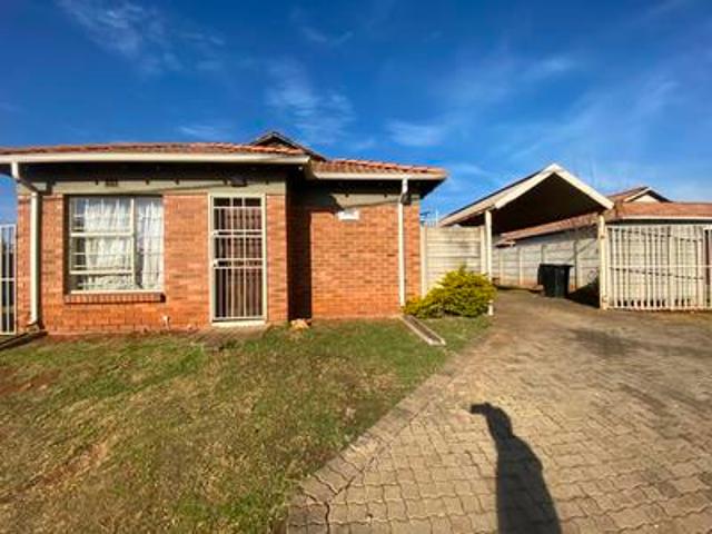 Townhouse for sale in Tembisa, Gauteng