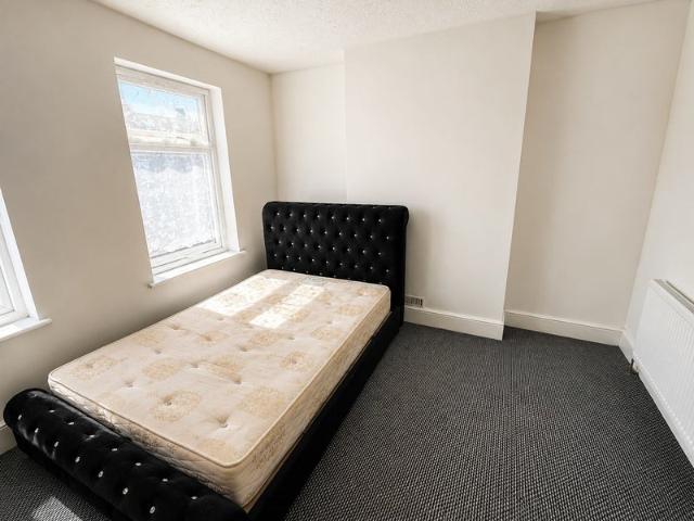 Apartment for rent in Seven Kings, Greater London