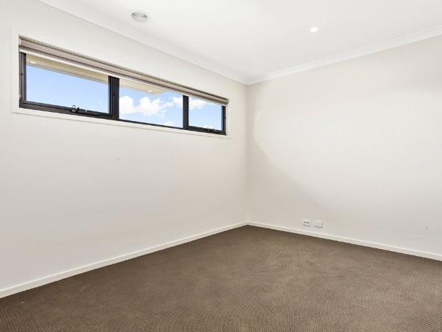 House for rent in Thornhill Park, Melbourne