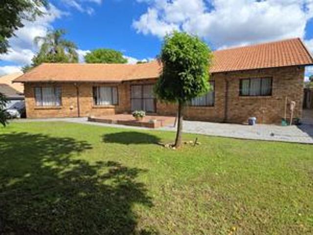 House for sale in Theresapark, Waterkloof