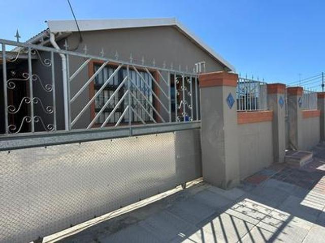 House for sale in Blue Downs, Western Cape