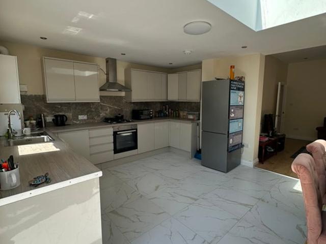 Apartment for rent in Newbury Park, Greater London