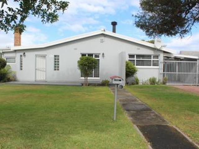 House for sale in Goodwood, Western Cape