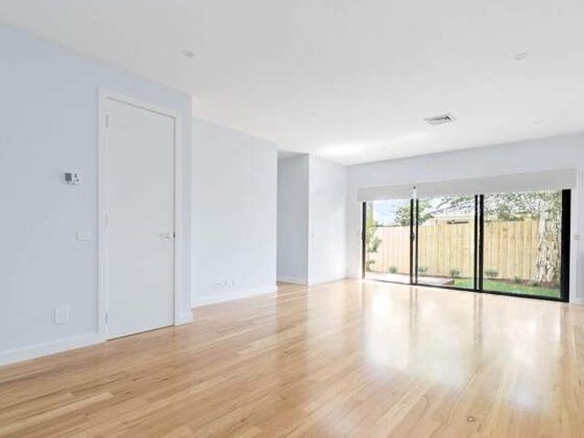 Townhouse for rent in Croydon North, Melbourne