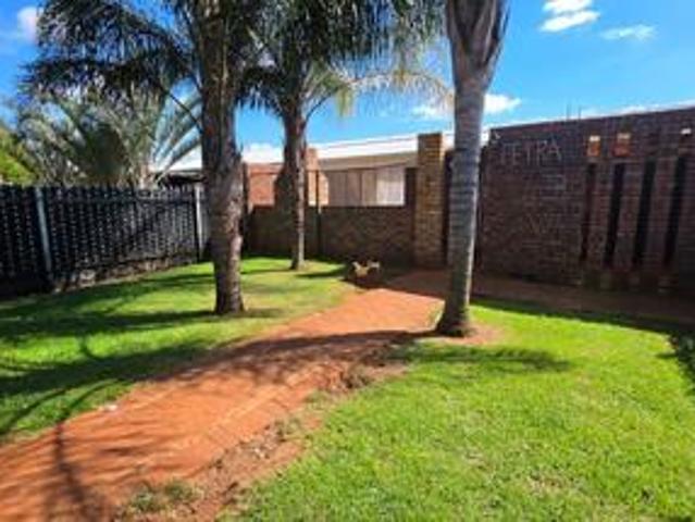 Townhouse for sale in Waterkloof, Gauteng