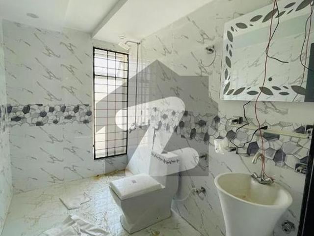 House for sale in Sarai Alamgir, Punjab