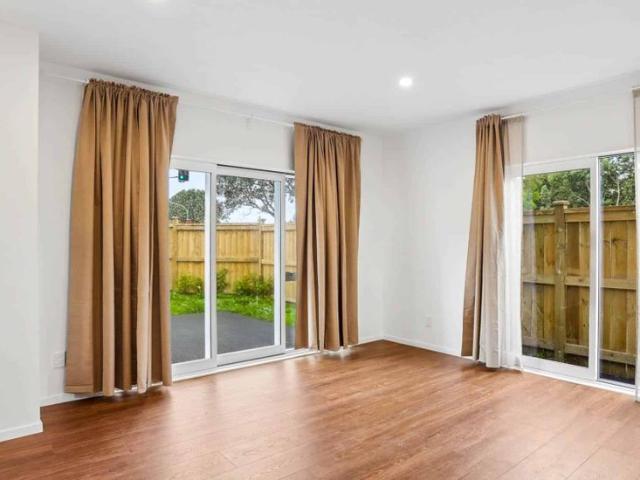 Townhouse for rent in Avondale, Whau