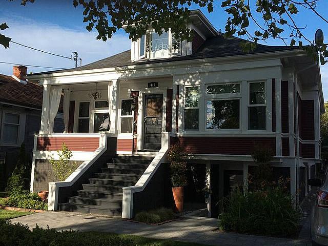 Duplex for rent in Victoria, British Columbia