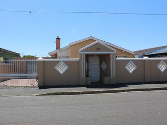House for sale in Goodwood, Western Cape