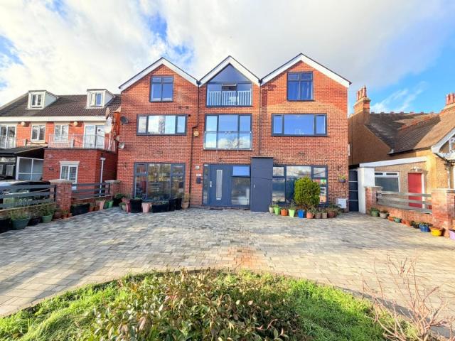 Studio for rent in Barkingside, Greater London