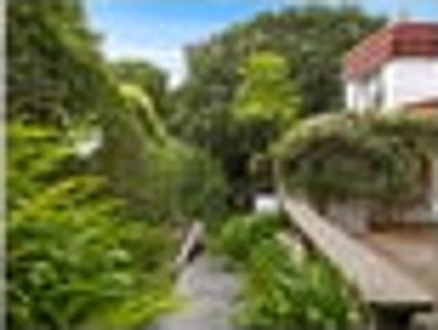 Townhouse for sale in Kelston